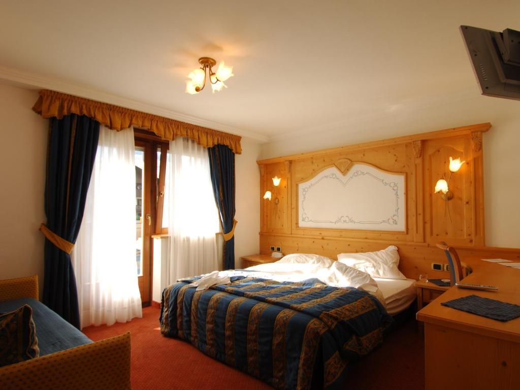 Hotel Antares เซลวาดีวัลการ์เดนา ห้อง รูปภาพ